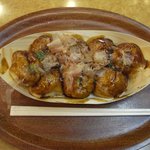 ひふみ横丁 - ソースたこ焼き450円