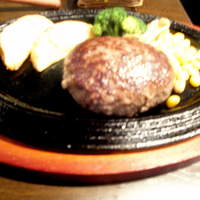 大井町銭場精肉店 - ハンバーグは最初はこういう形で出てまいります
