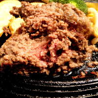 大井町銭場精肉店 - 形が崩れて汚くなってしまいましたが、中はまだ赤いです