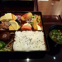 赤坂 津つ井 総本店 - 洋食弁当全景