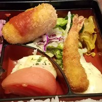 赤坂 津つ井 総本店 - 洋食弁当　海老フライとカニクリームコロッケ