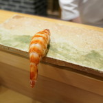 東麻布 天本 - 車海老（上斜めから）