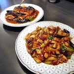 Senji Hyakumi - 鶏肉の唐辛子炒め（手前）＆ 麻婆茄子