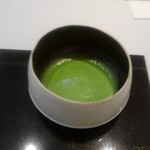 レーヌ デ プレ - ホウレン草と蛤のスープ