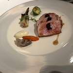 肉料理 群馬県産 くちどけ加藤ポーク　ロース肉を優しくロースト 冬の野菜とブラックオリーブのコンディモンを添