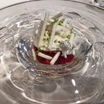 デセール  苺のバリエーション ライムのジュレをアクセントに ショコラブランのエスプーマで覆って