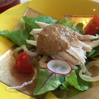 花梨 - 蒸し鶏とくらげの胡麻ソースサラダ