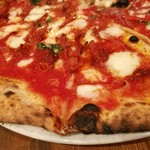 ラ ピッツァ ナポレターナ レガロ - 薪窯の香ばしさや程よい塩気、伸びよいもちもち生地が本当に美味しい！