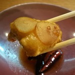 中国菜 火ノ鳥 - キンキの酒粕ソース炒め　ニンニクスライスが添えられてます