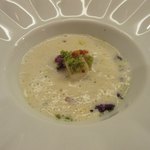 ビストロ ダイア - 愛知県産カリフラワーのヴルーテ　帆立貝の炙りとヴィエノワーズ