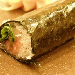 すし割烹 翁鮨 - 造りのつま、大根を大葉で巻いた逸品