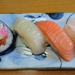千歳鮨 - 太巻き、イカ、サーモン、エビ