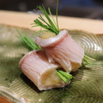 鮨こゝろ - yellowtail 鹿児島の鰤の湯引き