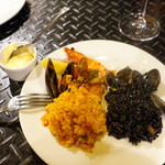 ティオ・ダンジョウ - ミックスパエリア＆イカ墨のパエリア