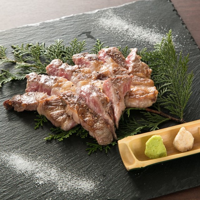 和牛の炭火焼き