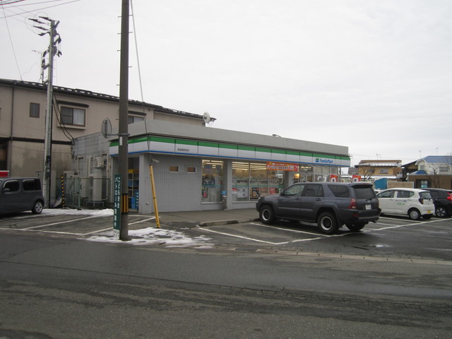 ファミリーマート 秋田高校前店（Family Mart） - 泉外旭川（コンビニ・スーパー）の写真