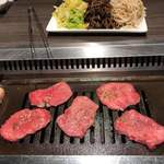 リトル肉と日本酒 - 