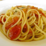 ヴィーノヴィーノ - フレッシュトマトのスパゲティ バジリコ風味（1.200円：税抜）