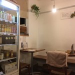 玄米カフェ 実身美 心斎橋店 - 店内 ドレッシングも販売します