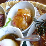 海老丸 - 旬魚の三色てこねセット（てこね寿司アップ）