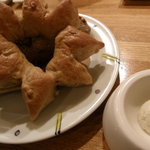 六覺燈 - 太陽の様なしっとりパンと、あんずの入ったライ麦パン