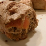 六覺燈 - あんずの入ったライ麦パン