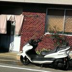 ますや食堂 - 外観                                        マジェちゃん