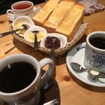 Komeda Kohi Ten - ドリンクにトースト半分が付きます