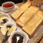 Komeda Kohi Ten - マヨ玉子２と餡子１