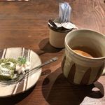Hanabi - 抹茶のロールケーキとコーヒー