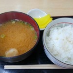 Izakaya Oshoku Jidokoro Sukeroku - ご飯とみそ汁