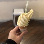 ジェラテリア アクオリーナ - カスタードのジェラートソフト（630円）税込