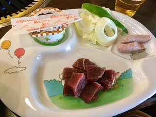 Juju Hausu - 【ちびっこセット♪(800円)】国産牛ロース肉80g、りんどうポークウィンナー、焼き野菜、プチデザート、ごはん＆スープ(おかわり自由)のセットです。