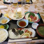 あいらんど・びゅう - 料理写真:天ぷら・刺身御膳、２１００円です。