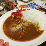 そば処 紀文 - 皿入りカレードリンク（写真左上の水の隣にあるのが、だし割焼酎）