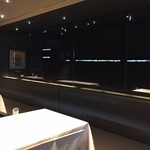 エスプリ - 工房からお客さんの様子がうかがえるようにスリットがありました。お客さんへの