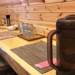 麺屋 貝原 - 全席カウンター仕様です。