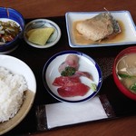 丸清食堂 - 日替わり定食(鯖の味噌煮)