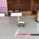 Shoutokuji Onsen Hatsuhana - 奥の方のテーブル席