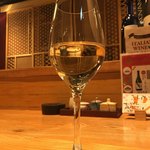 炭と地酒とたしなみワイン Kai本店 醸す - ピノグリージョ、スッキリ爽やか。私のようなワインですねぇ