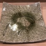 うを徳 - 北大路魯山人 草文四方皿 シンプルで無駄がないが重厚感溢れる皿だ