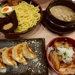麺処笠懸 Ichi - 【2018.1.14(日)】2代目の逆襲(並盛・210g)766円＋ミニチャーシュー丼356円＋よいちギョーザ(5個)378円