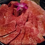 俺の焼肉 - 蒲田盛り。一切れも大きめで食べごたえあり