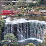 ガーデンラウンジ - 滝と松