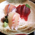 田舎レストランじんべえ - ちょい刺にしては立派！