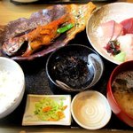 田舎レストランじんべえ - 子金目鯛煮付＋ちょい刺定食！