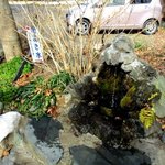 田舎レストランじんべえ - 目の前には湧水が！