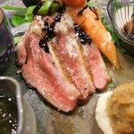 お竈ダイニング 穂垂 - 鴨肉は柔らかくてジューシー！生ハムもついている。