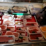 みなと市場 小松鮪専門店 - 美味しそうなまぐろが一杯