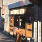 中華そば屋 伊藤 - 2018-01撮影　外観　目立たないので、店を通り越した先にある100円自販機を目印にして歩いていたりします